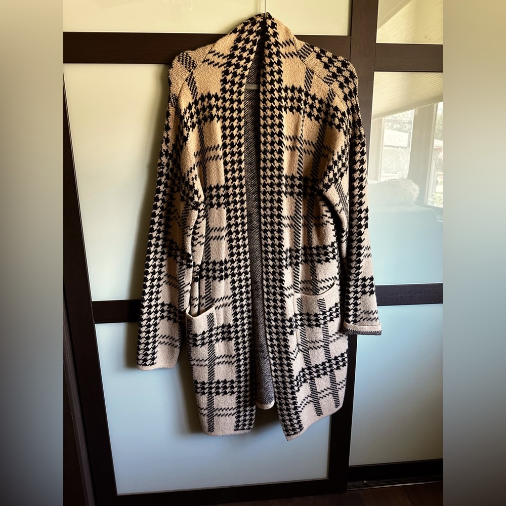 Gilli long sleeve black and tan cardigan, size small